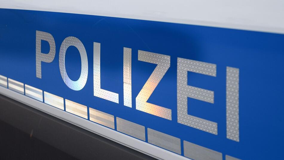 Polizeieinsatz bei Unfall mit Sprengmittel.