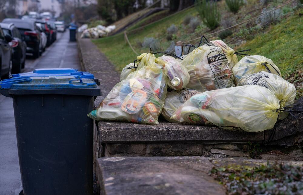 Gelbe Säcke werden eingesammelt