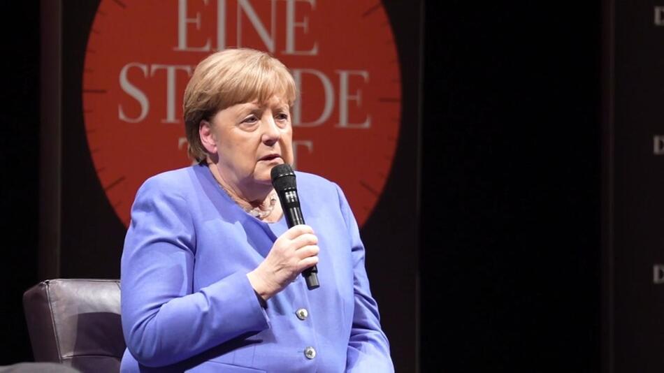 "Wieder miteinander reden": Altkanzlerin Merkel ruft zu Kompromissbereitschaft auf