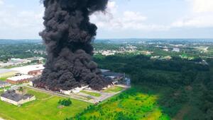 Feuer in US-Lagerhaus: Notstand ausgerufen