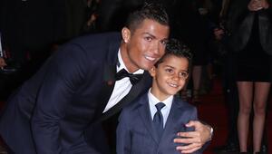 Hier war er noch ganz klein: Cristiano Ronaldo und Cristiano Jr. im Jahr 2015 in London.