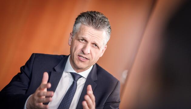 Kanzleramtschef Frei zu Social-Media-Nutzung von Kinden