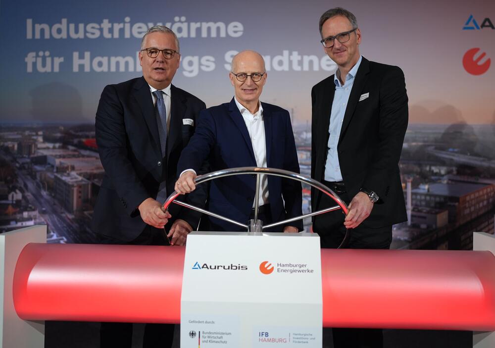 Symbolischer Start der Industriewärmelieferung in Hamburg