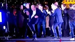 Tanzend vor Freude: Ungarischer Politiker geht nach Wahlsieg viral