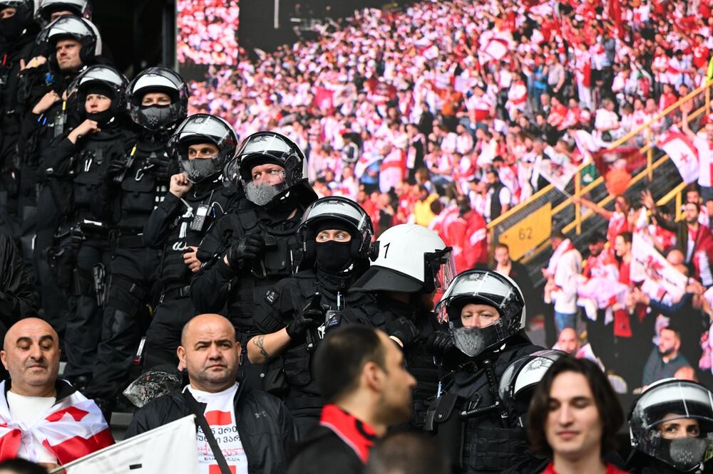 Polizei im Dortmunder Stadion