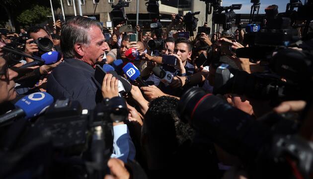 Brasiliens Ex-Präsident Bolsonaro muss Fußfessel tragen