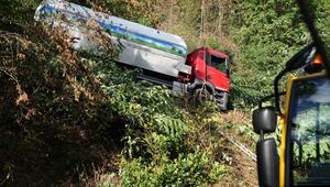 Tanklaster mit Propangas droht abzustürzen