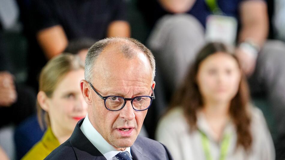 "Youth4Peace" bei Bundeskanzler Merz
