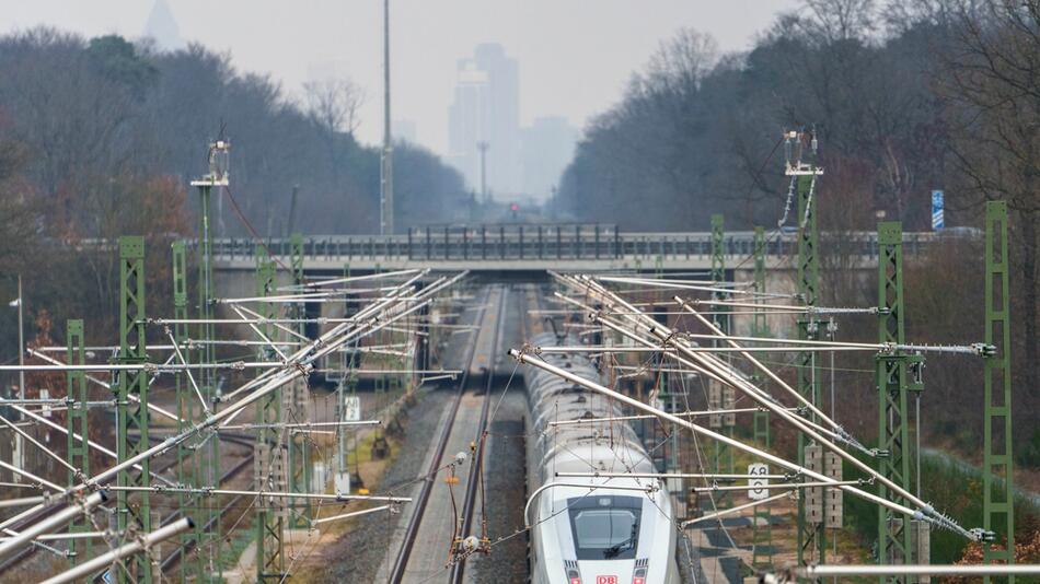 Bahnbetrieb auf Riedbahn läuft wieder