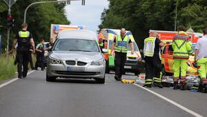 Auto fährt in Kindergruppe - mehrere Verletzte