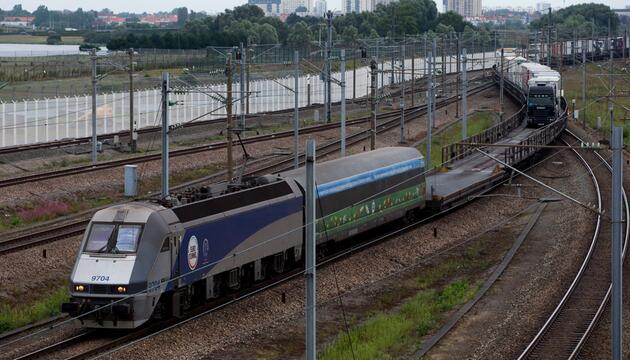 Kleinbus rammt Zug am Kanaltunnel - 19 Verletzte