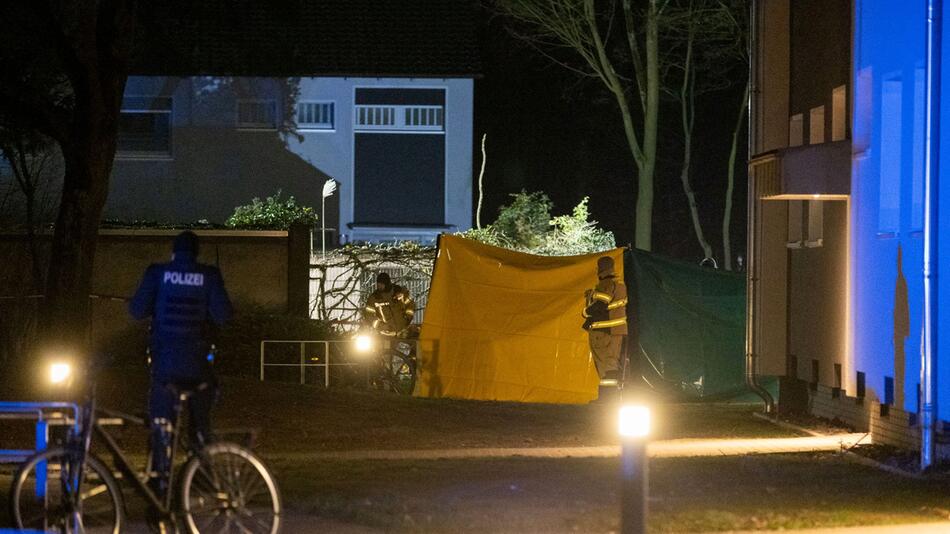 Frau vor Wohnhaus niedergestochen in Voerde