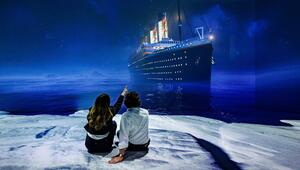 In einer neuen immersiven Ausstellung können Besucher die Titanic virtuell erleben.
