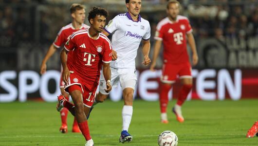 Nathaniel Brown (FC Bayern Muenchen) in Aktion