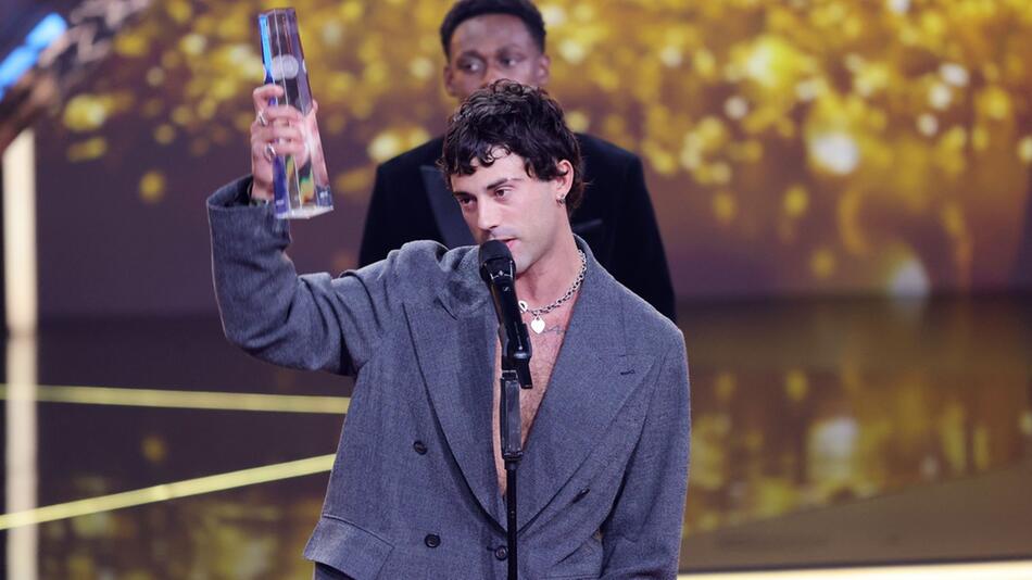 Aaron Altaras wurde als "Bester Schauspieler" beim Deutschen Fernsehpreis geehrt.