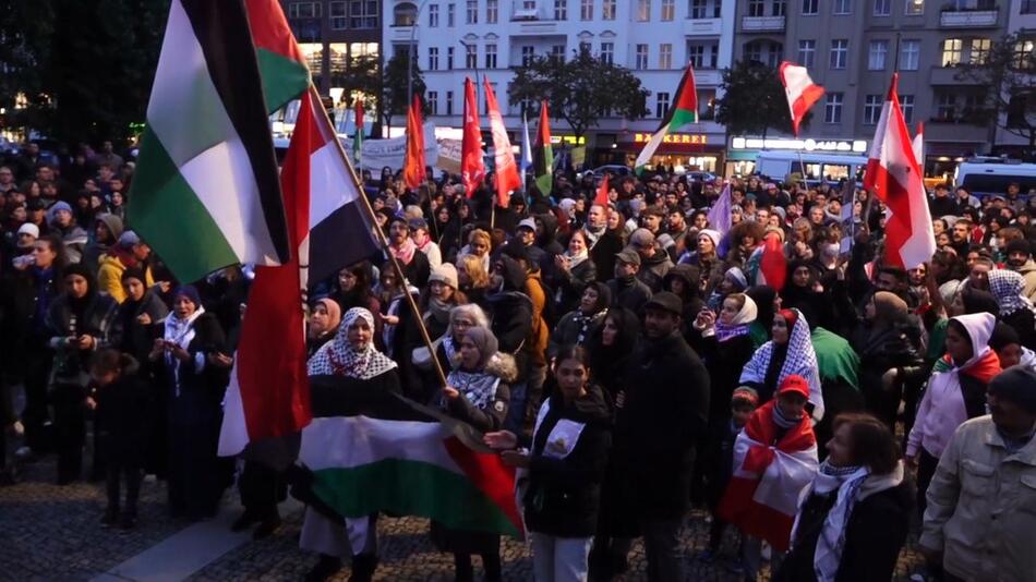 Nach Raketenangriff auf Israel: Jubel bei Demo in Berlin