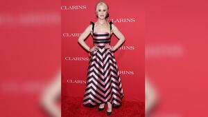 Kelly Osbourne in ihrer verspielten Robe.