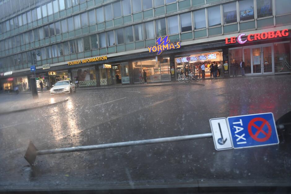 Bild zu Starkregen und Hagel in MÃ¼nchen