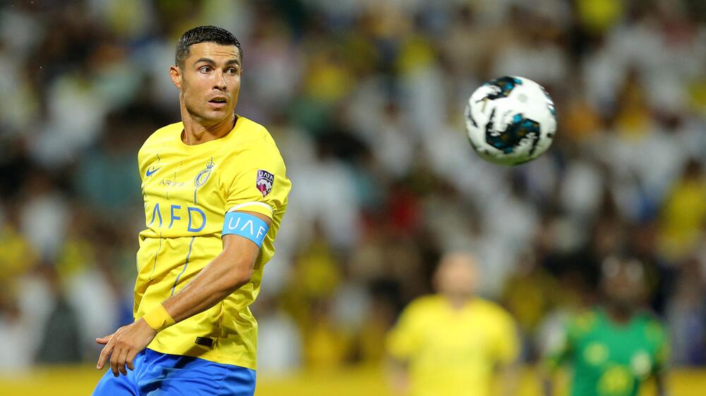 Al-Nassrs Cristiano Ronaldo verfolgt den Flug des Balles