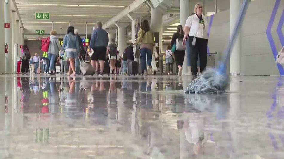 Flughafen von Mallorca unter Wasser
