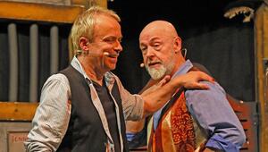 Henni Nachtsheim (l.) und Gerd Knebel bildeten das Comedy-Duo Badesalz - hier bei einem Auftritt ...