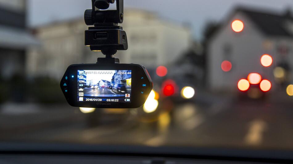 FAQ Dashcams: Alle wichtigen Antworten rund um die Nutzung der Videokamera