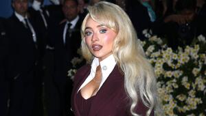 Sabrina Carpenter überrascht mit einem freizügigen Shooting.