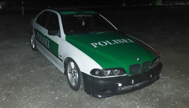 Polisei-Auto gestoppt