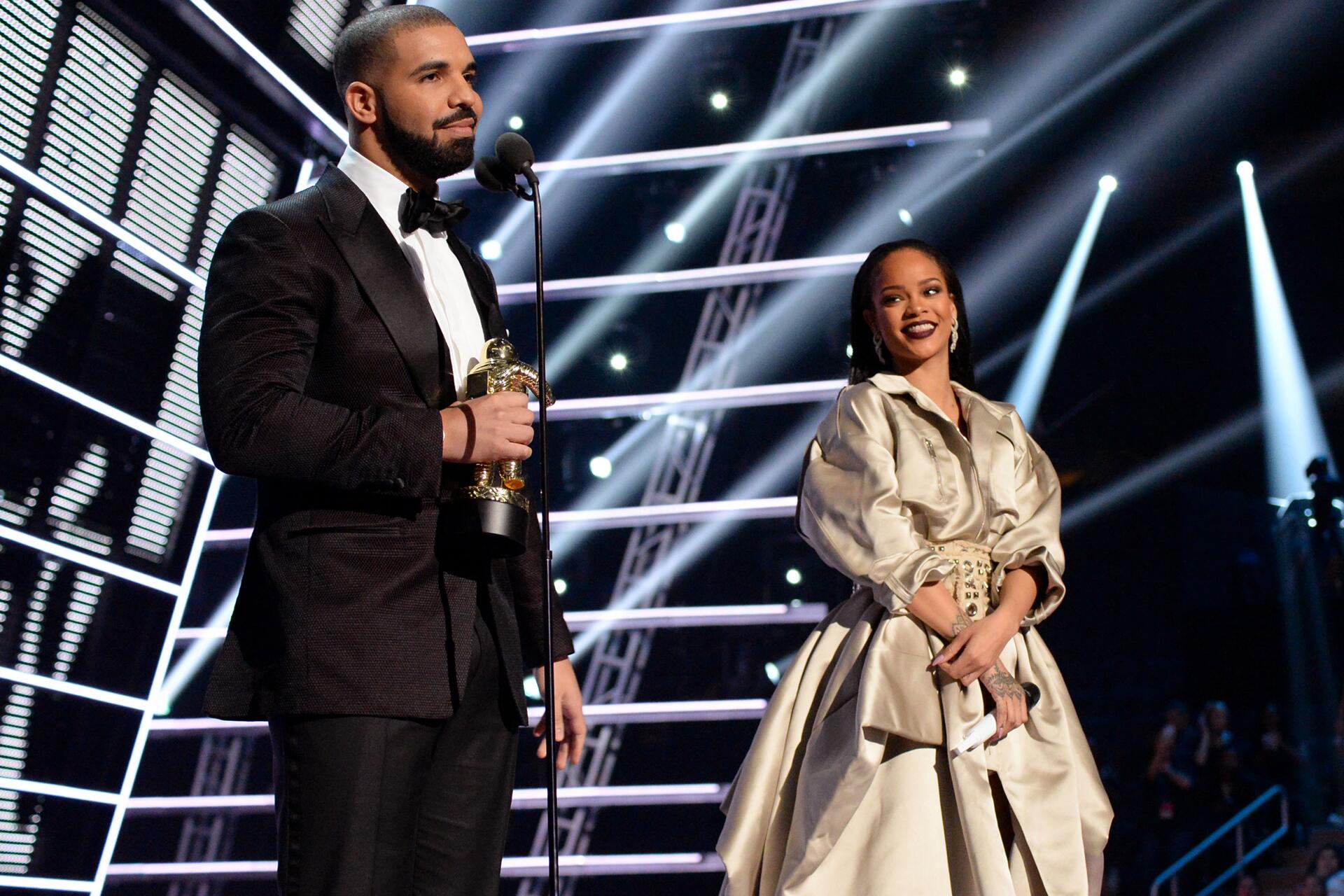 Drake noch von rihanna