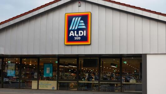 Eingang eines Aldi Süd Supermarktes
