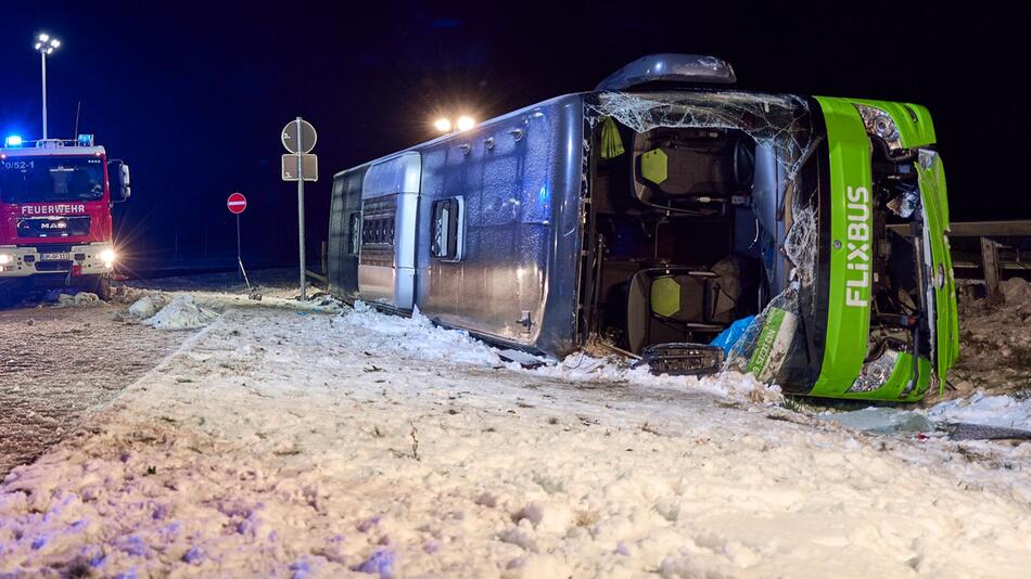 Schwerer Busunfall auf A11