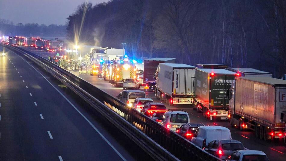 Zwei Tote bei Unfällen auf A1