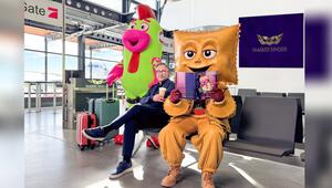 Wer sind Quietsch (li.) und Rave-ioli? Moderator Matthias Opdenhövel mit den neuen Masken.