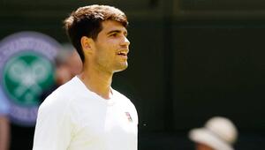 Carlos Alcaraz bei seinem Wimbledon-Auftaktspiel gegen Fabio Fognini.