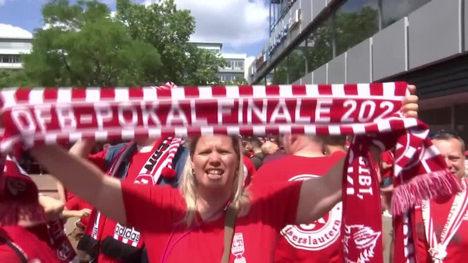 Gute Stimmung vor DFB-Pokalfinale zwischen Kaiserslautern und Leverkusen