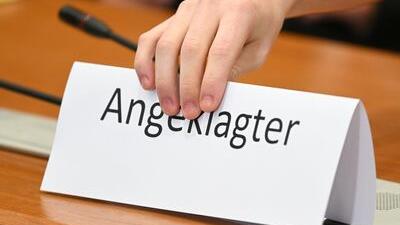 Aufschrift "Angeklagter"