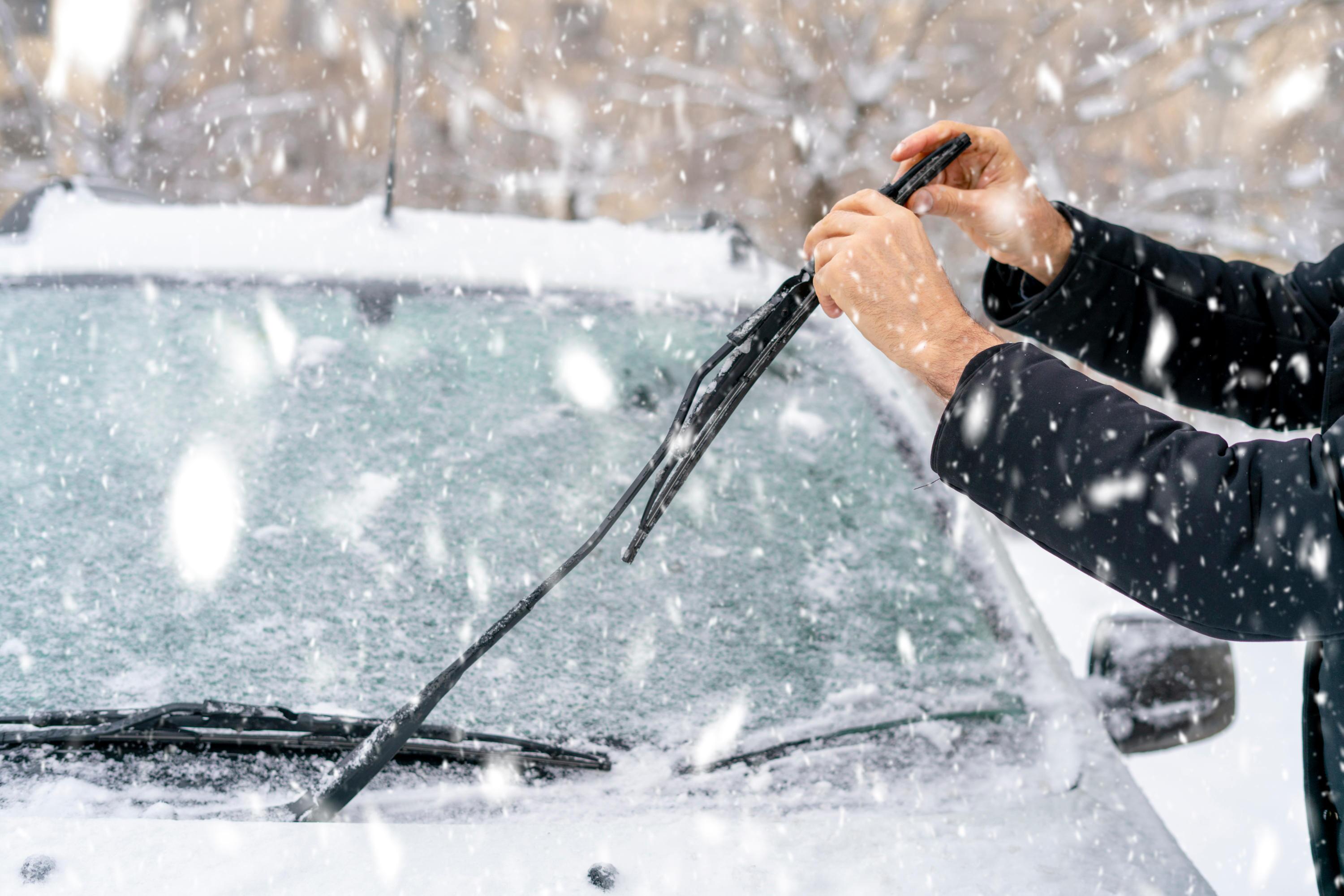 Diese 5 Dinge dürfen bei Kälte auf keinen Fall im Auto bleiben