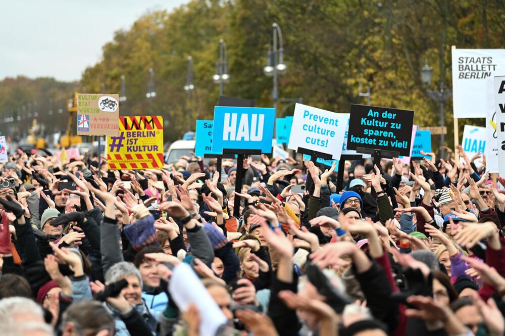 Demonstration gegen Kürzungen im Kulturbereich in Berlin