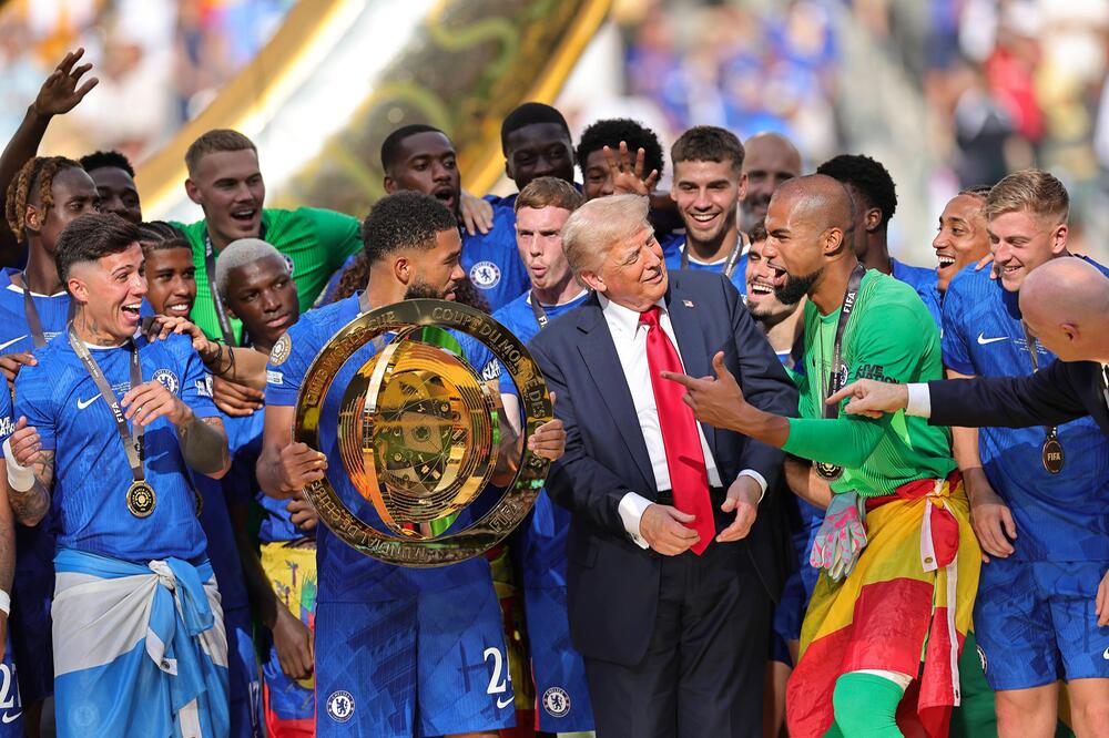Presidenti amerikan Donald Trump në mes të ceremonisë së ndarjes së çmimeve të Chelsea FC.