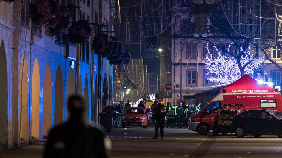 Rettungskräfte bei Straßburger Weihnachtsmarkt