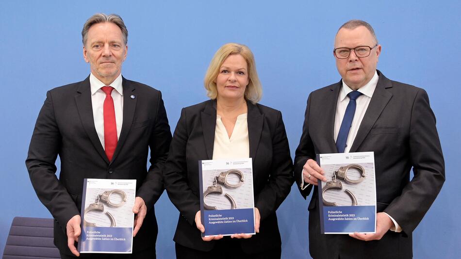 Münch, Faeser und Stübgen bei der Bundespressekonferenz