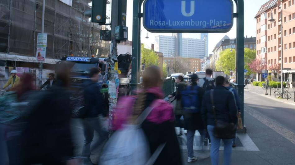 Mann ins Gleisbett gestoßen - Anklage