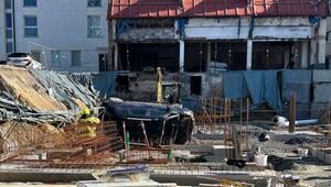 Autofahrerin landet in Baugrube