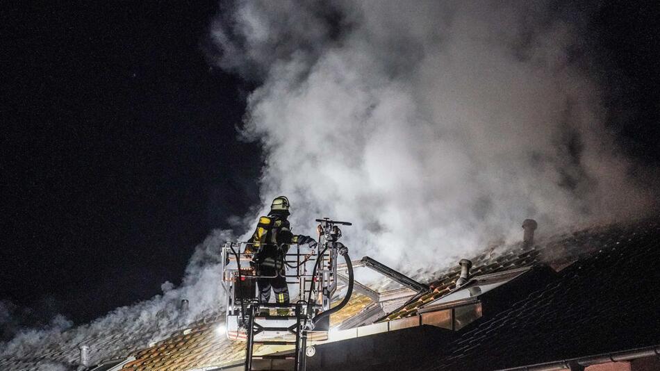 Brand in Mehrfamilienhaus