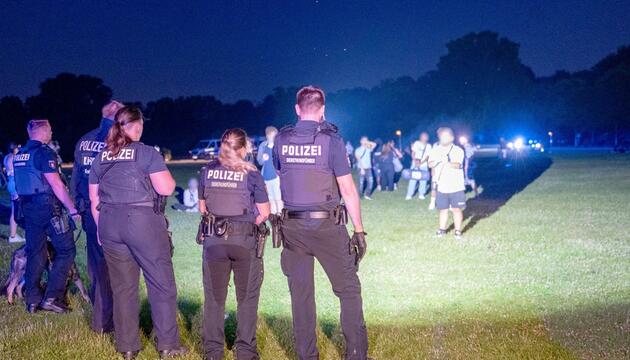 Schlägerei nach Messerangriff im Hamburger Stadtpark