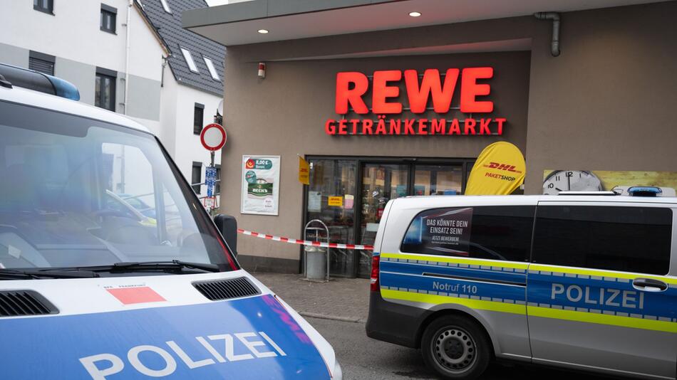 Polizeieinsatz nach Überfall auf Getränkemarkt