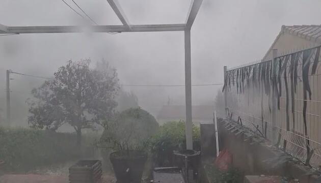 Tischtennisballgroße Hagelkörner: Schwere Gewitter überziehen Südwestfrankreich