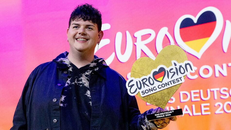 Isaak vertritt 2024 Deutschland beim Eurovision Song Contest im schwedischen Malmö. Dort darf er ...