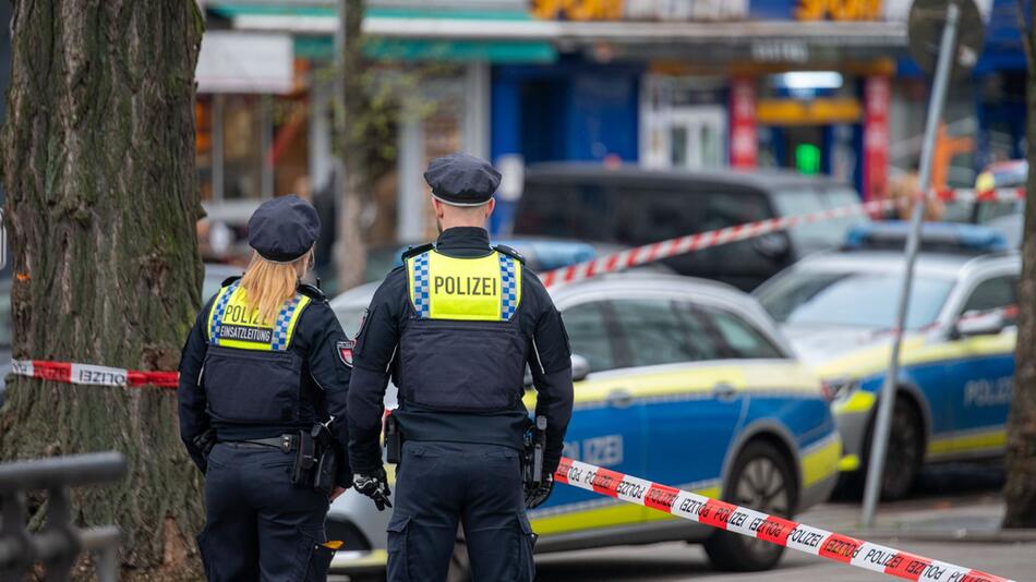 Mann in Hamburg angeschossen - lebensgefährlich verletzt