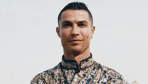 Fußballstar Cristiano Ronaldo freut sich über seine lukrativen Deals.